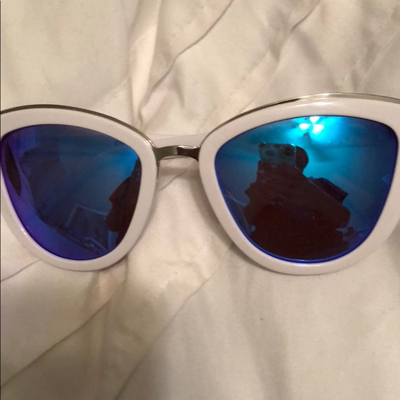 Diff Eyewear Accessories - Beautiful one with blue lenses DIFF sunglasses